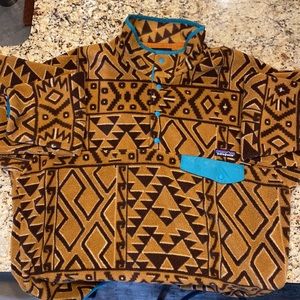 Large Patagonia Synchilla Quarter Button